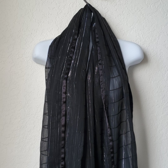 Gorgeous black scarf silver threads womens - Picture 7 of 8